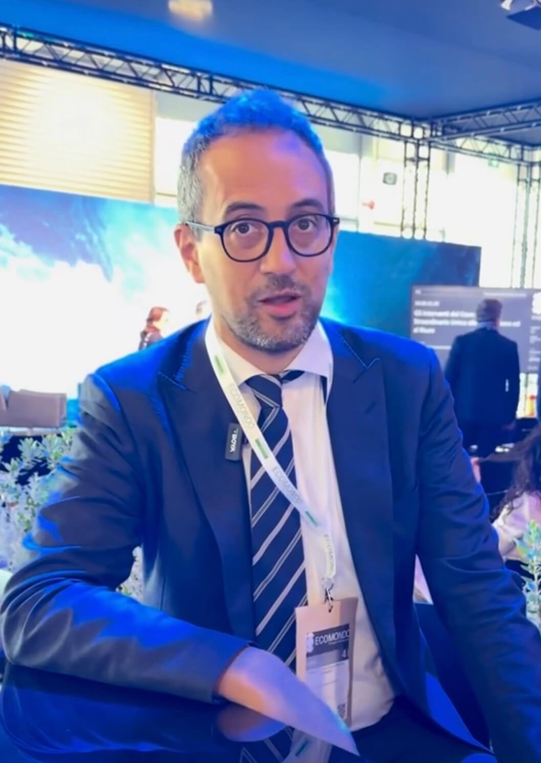 Il Prof. Francesco Fatone intervistato da Luigi Palumbo di Ricicla TV durante Ecomondo 2025, workshop sul Commissario Straordinario Unico per la Depurazione e il Riuso